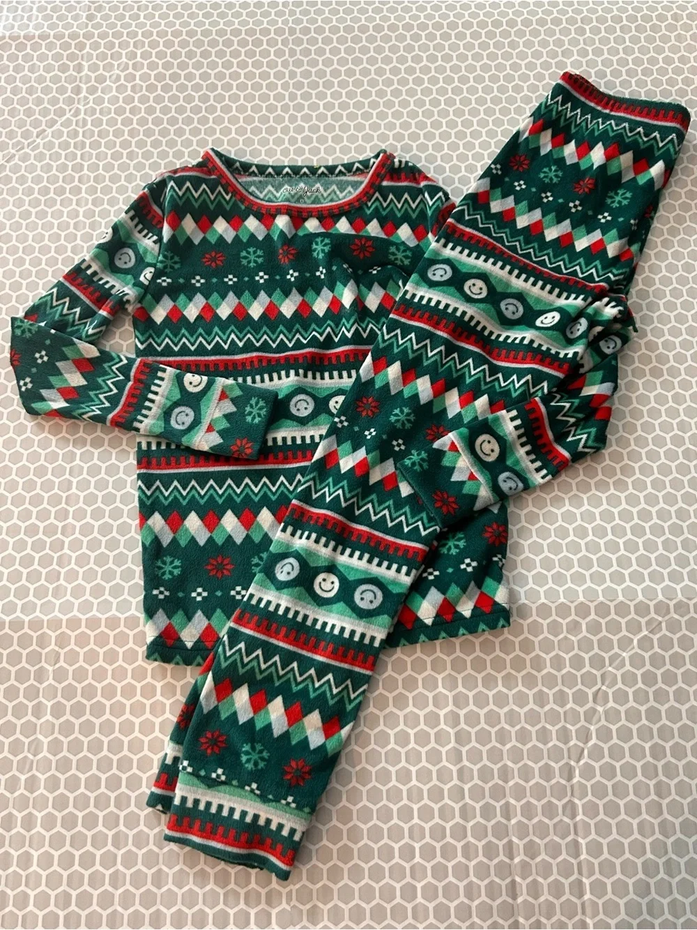 Cat & Jack Green Fair Isle Pajama Set with Red, White Size 8